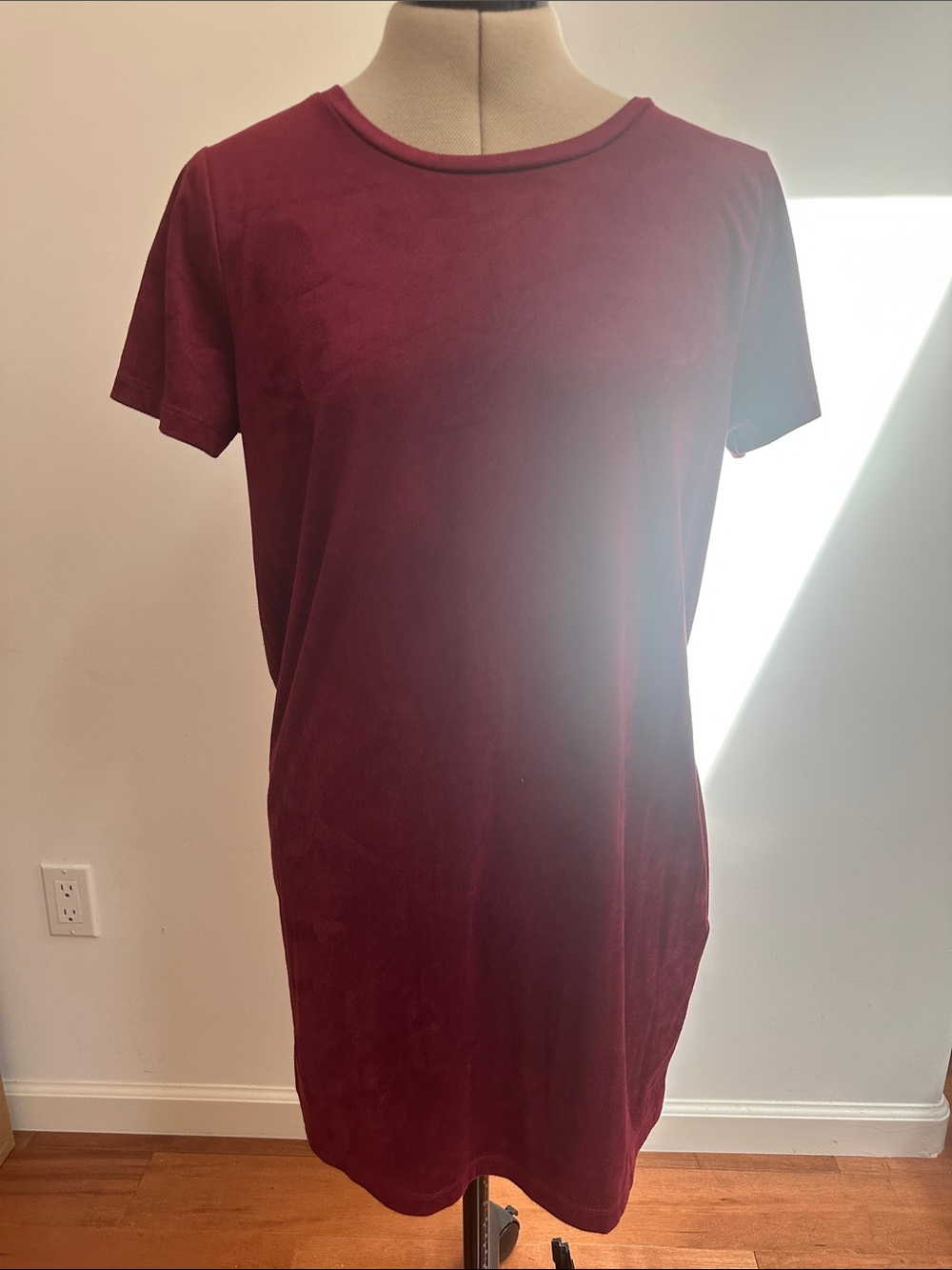 Basic Short Sleeve Velvet T-Shirt Dress in Deep Wine